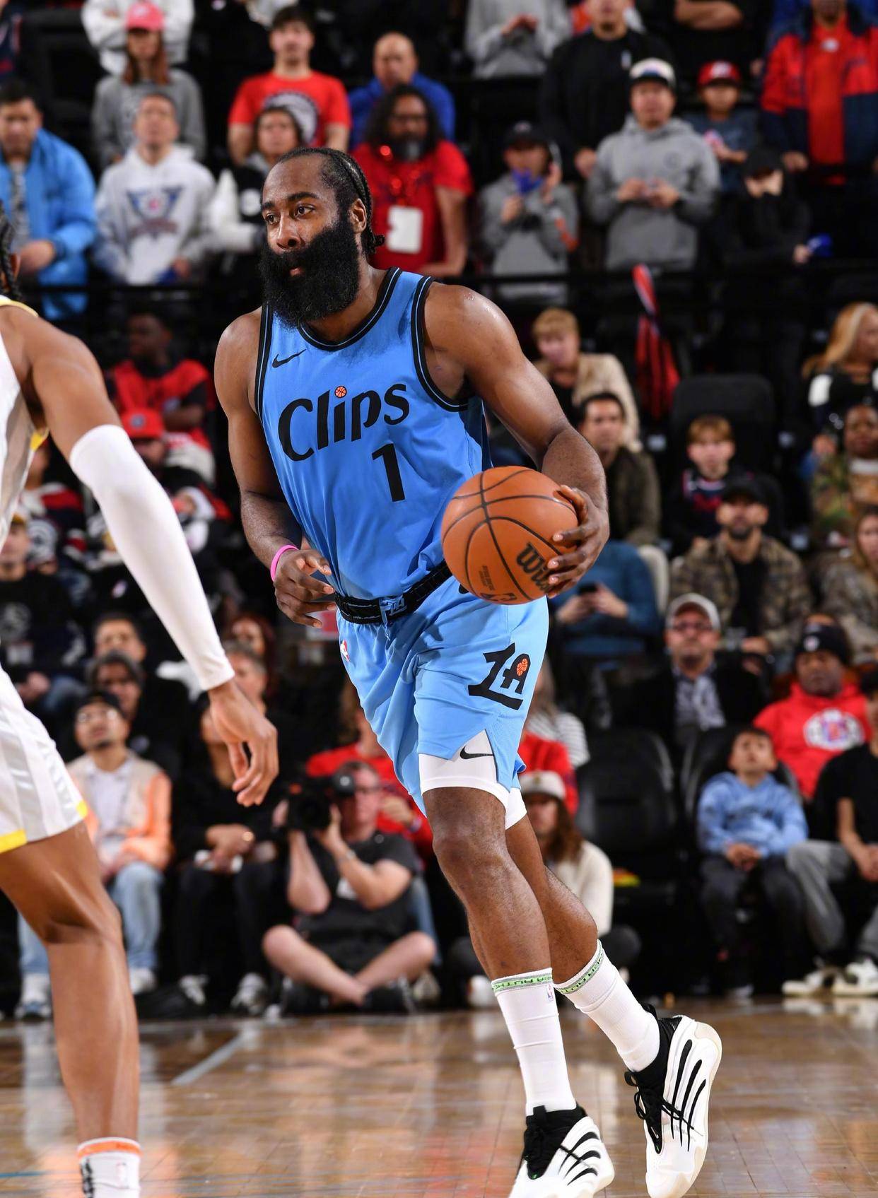 哈登陷入低谷，詹姆斯连败，三连败球队命运悬念！