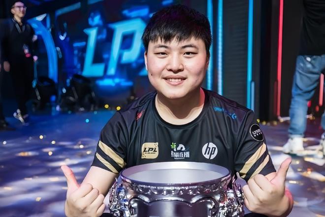 Uzi爆冷击败中国队，战术调整引爆全场！的简单介绍